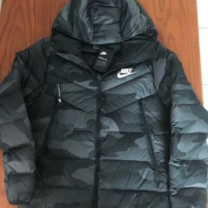 NWT size Large Nike Downfill Windrunner Jacket